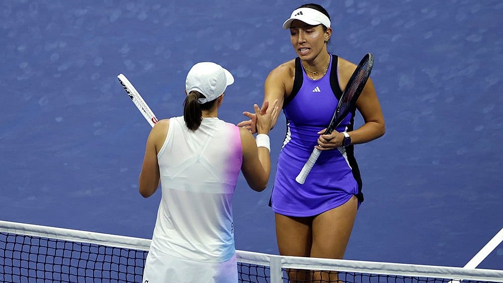 | Photo: AP/Adam Hunger : US Open tennis 2024: Jessica Pegula, of the United States, right, shakes hands after defeating Iga Świątek, of Poland